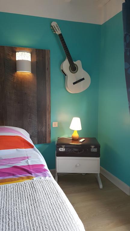 Chambre D'Hotes Le Cypres Bleu Roussillon  Exterior foto